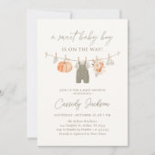 秋カボチャ男の子の衣服赤ちゃんのシャワー 招待状 (正面)