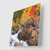 秋カラーアロングビショップクリーク（カリフォルニア州） スクエア壁時計 (傾斜)