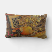 秋シーン – カボチャとビタースウィートつる植物オンベンチ ランバークッション (裏面)