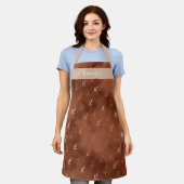 秋パーソナライズされたスモックオブブラウンウィートブレッドベイカー エプロン (着用した状態)
