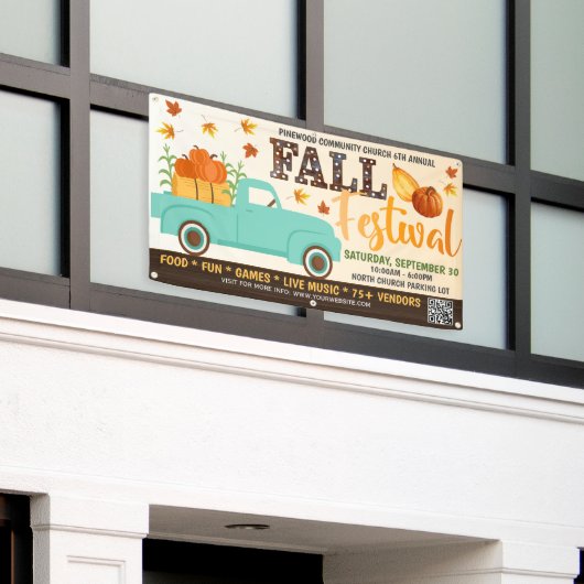 秋フェスティバルバナーとqrコード 横断幕 (ビルの外側)