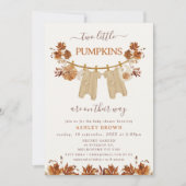 秋ブラウンツツインズ葉の物干し赤ちゃんシャワー 招待状 (正面)