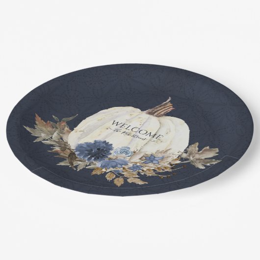 秋ホワイトパンプキンネイビーダスティブルーブラウンの葉 ペーパープレート (アングル)