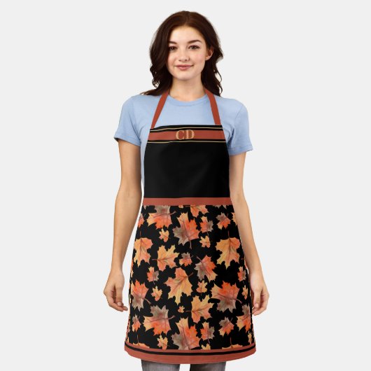 秋メープル離れズオールオーバープリントブラックモノグラム エプロン (着用した状態)