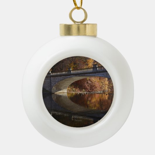 秋リフレクションズアットザヴァンダービルトエステート セラミックボールオーナメント (正面)