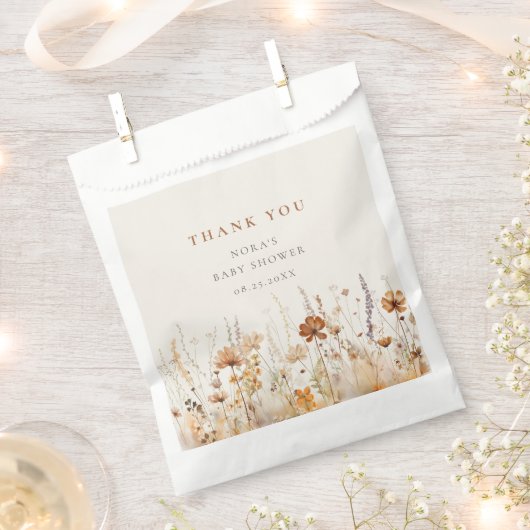 秋ワイルドフラワーフィールド赤ちゃんシャワー フェイバーバッグ (クリップ留めされた状態)