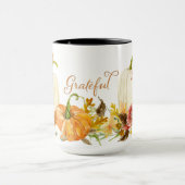 秋収穫秋の季節のホームデコールウォーター色 マグカップ (中央)