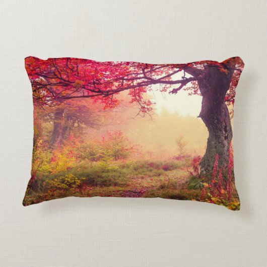 秋威厳のあるの森の風景 アクセントクッション (裏面)