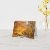秋樹並木路とカスタム文字 カード (黄色い花)