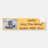 秋田おもしろい写真のスローガンで微笑む犬 バンパーステッカー (正面)