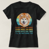 秋田おもしろい犬や熊イヌドッグおやつごと Tシャツ (デザイン正面)