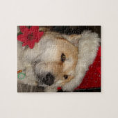 秋田かわいい犬の赤いサンタの帽子のpointsettiaのクリスマス ジグソーパズル (横)