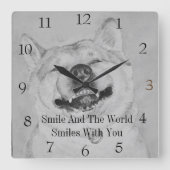 秋田の笑顔おもしろい犬の白黒の写真 スクエア壁時計 (正面)