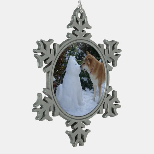 秋田キスをする雪だるま季節 スノーフレークピューターオーナメント (左)