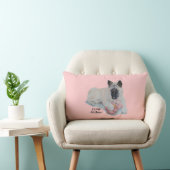 秋田犬が赤ちゃんピンクのテディベアのペットポートレート ランバークッション (椅子)