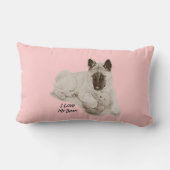 秋田犬が赤ちゃんピンクのテディベアのペットポートレート ランバークッション (裏面)