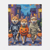 秋田犬のハロウィーンコスチューム フリースブランケット (正面)