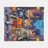 秋田犬のハロウィーンコスチューム フリースブランケット (正面(横))