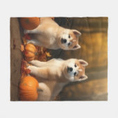秋田犬の子犬の秋の喜びのかぼちゃ フリースブランケット (正面(横))