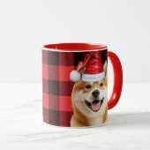 秋田犬愛好家の休日 バッファロー・チェック柄のクリスマス マグカップ (正面右)