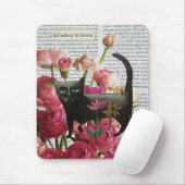 秋眠る黒猫ホットピンクの花 マウスパッド (マウス)