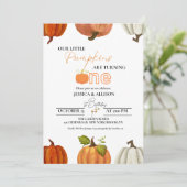 秋私たちの小さなツインカボチャは1つの誕生日を回す 招待状 (スタンド正面)