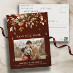 秋紅葉素朴国この日付を保存 ポストカード<br><div class="desc">ロシアの国エレガント秋の結婚式は、茶色、赤、オレンジ、緑のユーカリのを特徴とする日付のポストカ葉ージを保存。カスタマイズに関して連絡は救済私に連絡してくださいもし。または、このデザインを使用して他の製品が必要。</div>