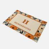 秋花モノグラムの家名歓迎 ドアマット (アングル)