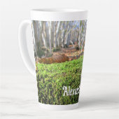 秋落ちたの苔の木 – 大パーソナライズされた カフェラテマグ (左アングル)