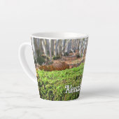 秋落ちたの苔の木 – 小パーソナライズされた カフェラテマグ (左アングル)