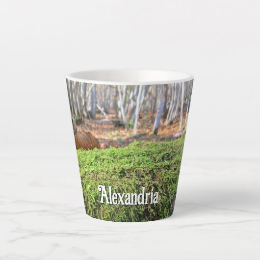 秋落ちたの苔の木 – 小パーソナライズされた カフェラテマグ (正面)