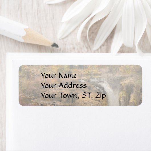 秋 – キャビンby a waterfall ラベル (インサイチュ)