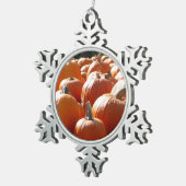 秋、ハロウィーン、感謝祭のカボチャの写真 スノーフレークピューターオーナメント (右)