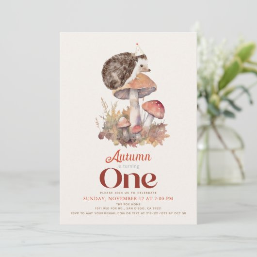 秋/秋のキノコのハリネズミの最初の誕生日 招待状 (スタンド正面)