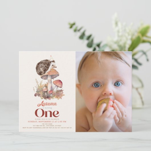 秋/秋のキノコのハリネズミ1st誕生日の写真 招待状 (スタンド正面)