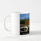 秋-花の橋、景色のマグ コーヒーマグカップ (左)