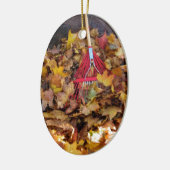 秋-葉の収穫、写真を掻き集めること セラミックオーナメント (左)