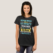 科学の化学先生は科学と決して混乱しない Tシャツ (正面フル)