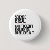 科学実在 缶バッジ (正面)