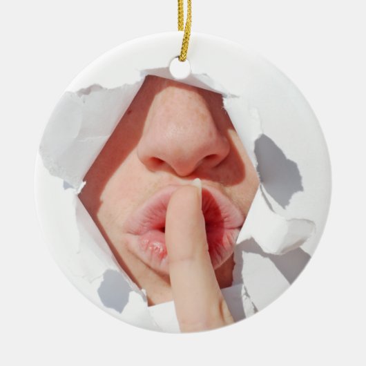 秘密のサンタギフトのクリスマスクリスマス セラミックオーナメント (正面)