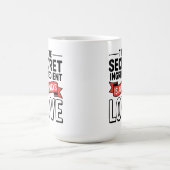 「秘密の成分はいつも愛である コーヒーマグカップ (中央)