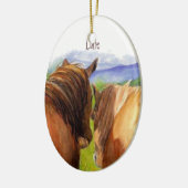 秘密カスタムを共有するロマンチックな馬のデート セラミックオーナメント (左)