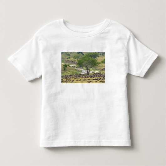 移住の間に大規模な野生動物の群れ トドラーTシャツ (正面)