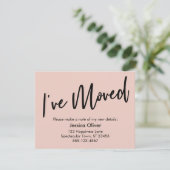 "移動した"手書きモダン赤面ピンクカード 招待状 (スタンド正面)