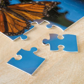 移動する(昆虫)オオカバマダラ、モナーク蝶が葉付着する ジグソーパズル (側面)