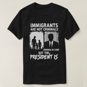 移民は犯罪者ではありませんが大統領は犯罪者です Tシャツ