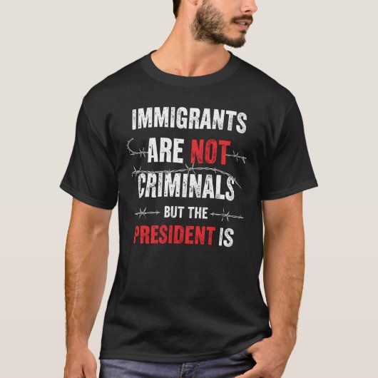 移民は犯罪者ではありません、しかし大統領は違います Tシャツ (正面)