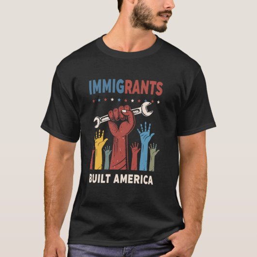 移民労働者に敬意を表して - レトロな移民がアメリカを建設 Tシャツ (正面)