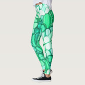 種のような丸いネブンの形、緑のトーンにミント レギンス (左)