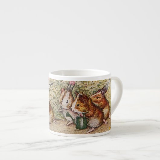 種を植えている庭のモルモット エスプレッソカップ (正面右)